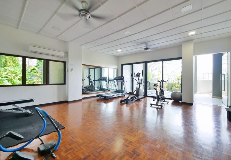 Merak Kayangan Court