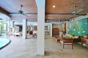 Bukit Pantai (Pantai Hill)