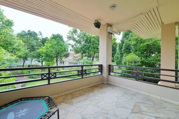 Bukit Pantai (Pantai Hill)