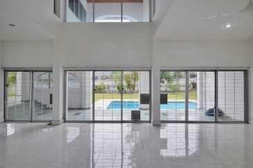 Bukit Pantai (Pantai Hill)