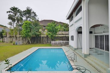 Bukit Pantai (Pantai Hill)