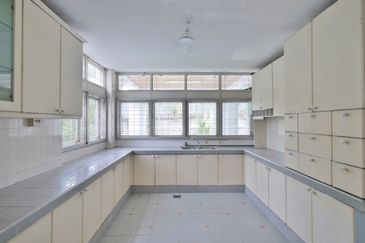 Bukit Pantai (Pantai Hill)