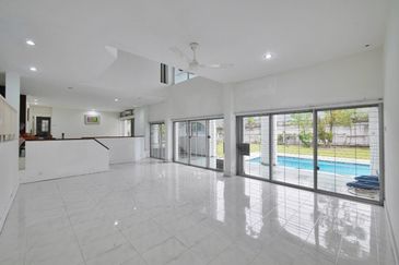 Bukit Pantai (Pantai Hill)