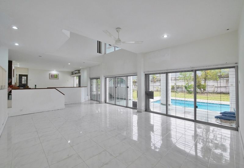 Bukit Pantai (Pantai Hill)