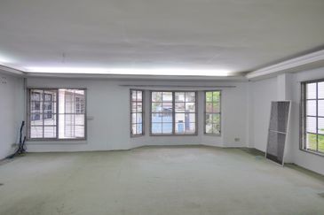 Bukit Pantai (Pantai Hill)