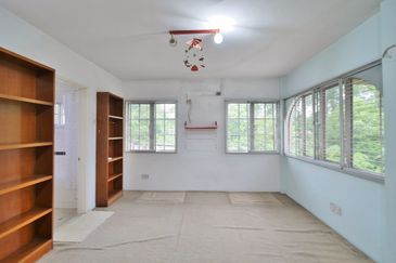 Bukit Pantai (Pantai Hill)