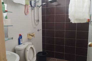 Lorong Kelisa Emas 1