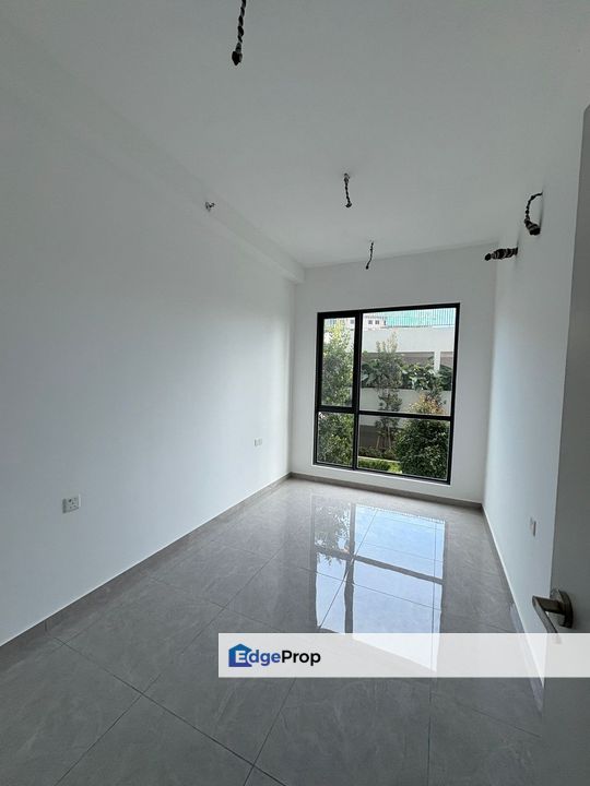 Savana Batu kawan lower floor for sale Utropolis , Penang, Batu Kawan