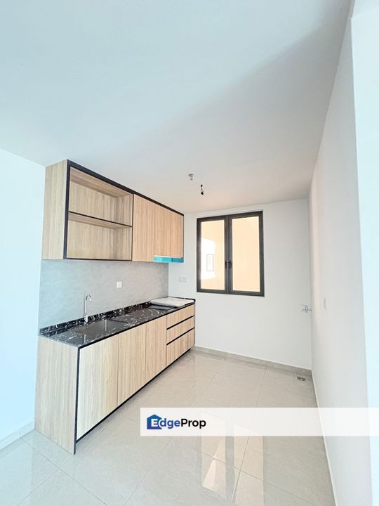 Savana Batu kawan lower floor for sale Utropolis , Penang, Batu Kawan