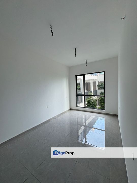 Savana Batu kawan lower floor for sale Utropolis , Penang, Batu Kawan