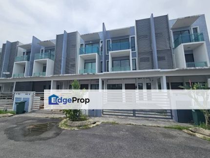 FREEHOLD RENOVATED 3 Storey House 2000ft Bangi Vista, Selangor, Bangi