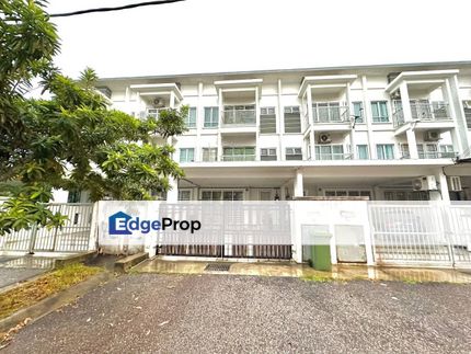 FREEHOLD BIG SIZE 3090ft 3 Storey House Aman Permai Kajang, Selangor, Kajang