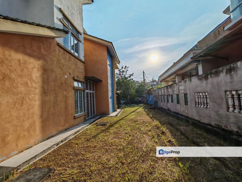 SPACIOUS GUARDED 3595ft Semi D House Desa Seri Saujana Bangi, Selangor, Kajang