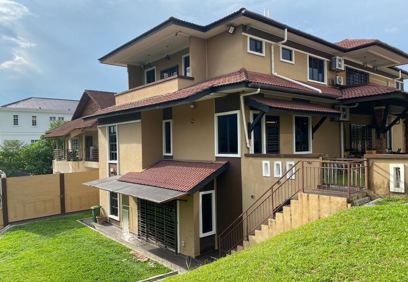 Putra Hill Residency