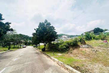 Puncak Pinggiran Putra