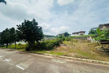 Puncak Pinggiran Putra