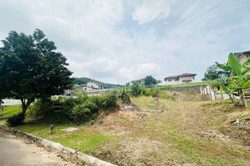 Puncak Pinggiran Putra