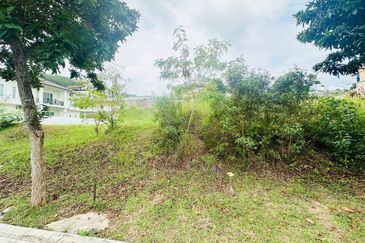 Puncak Pinggiran Putra