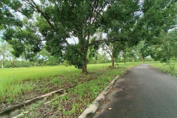Bukit Merah Laketown Resort
