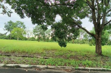 Bukit Merah Laketown Resort