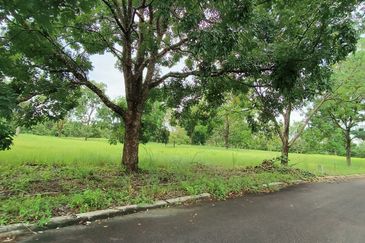 Bukit Merah Laketown Resort