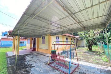 Kulim land with bungalow facing main road