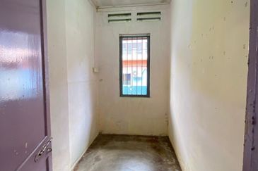 Kulim land with bungalow facing main road