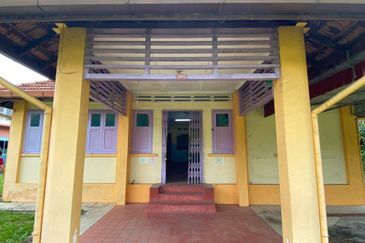 Kulim land with bungalow facing main road