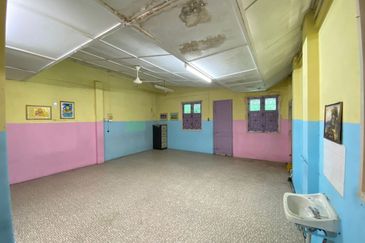 Kulim land with bungalow facing main road