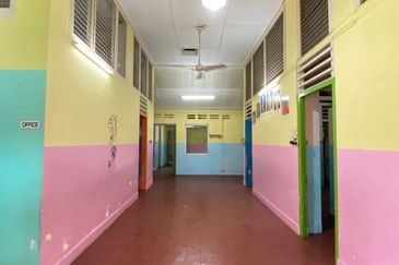 Kulim land with bungalow facing main road