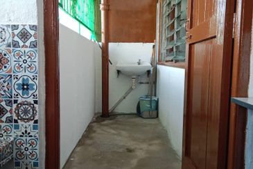 Gat Lebuh Noordin Flat