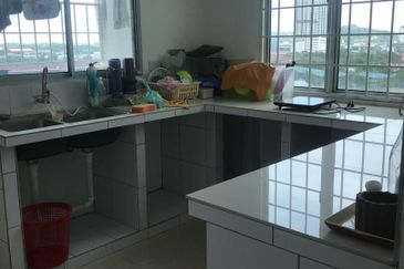 De Landmark Apartment (Seri Emas)