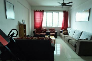 De Landmark Apartment (Seri Emas)