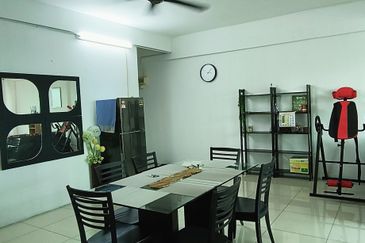 De Landmark Apartment (Seri Emas)