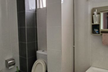 De Landmark Apartment (Seri Emas)