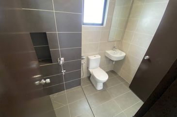 Persiaran Puncak Alam 1 