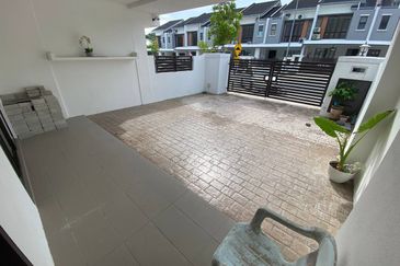 Persiaran Puncak Alam 1 