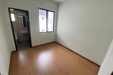 Persiaran Puncak Alam 1 