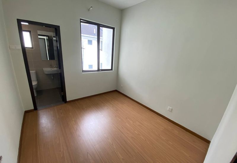 Persiaran Puncak Alam 1 