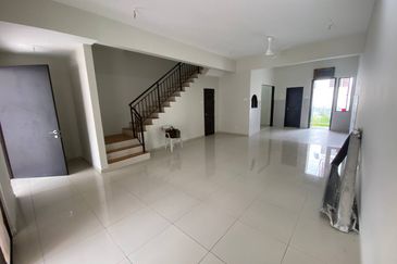 Persiaran Puncak Alam 1 