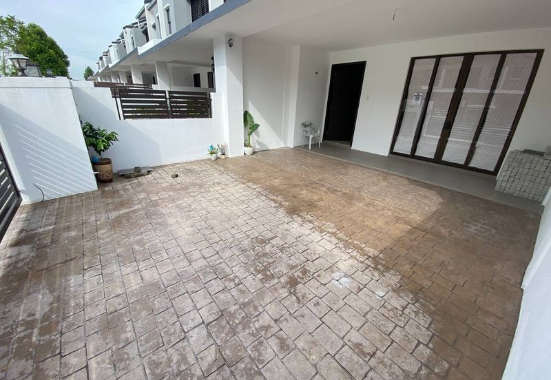 Persiaran Puncak Alam 1 