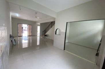 Persiaran Puncak Alam 1 