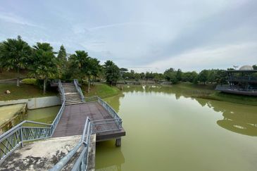 Persiaran Puncak Alam 1 