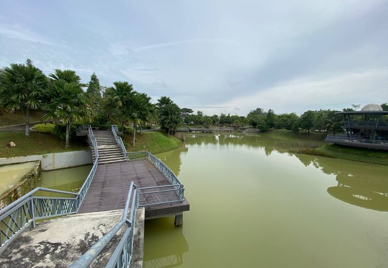 Persiaran Puncak Alam 1 