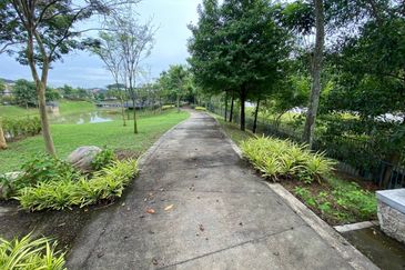 Persiaran Puncak Alam 1 