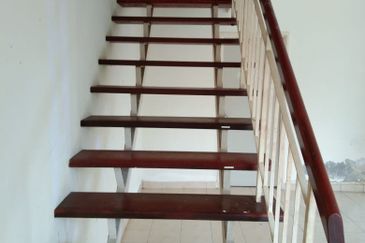 FOR SALE CORNER CLUSTER 2 TINGKAT AZ-ZAHARAH BANDAR PUNCAK ALAM