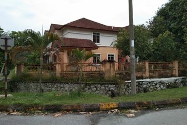 FOR SALE CORNER CLUSTER 2 TINGKAT AZ-ZAHARAH BANDAR PUNCAK ALAM