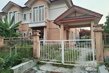 FOR SALE CORNER CLUSTER 2 TINGKAT AZ-ZAHARAH BANDAR PUNCAK ALAM