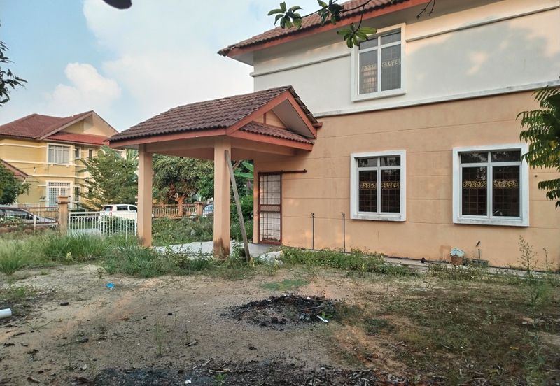 FOR SALE CORNER CLUSTER 2 TINGKAT AZ-ZAHARAH BANDAR PUNCAK ALAM