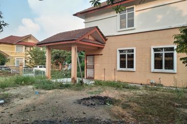 FOR SALE CORNER CLUSTER 2 TINGKAT AZ-ZAHARAH BANDAR PUNCAK ALAM